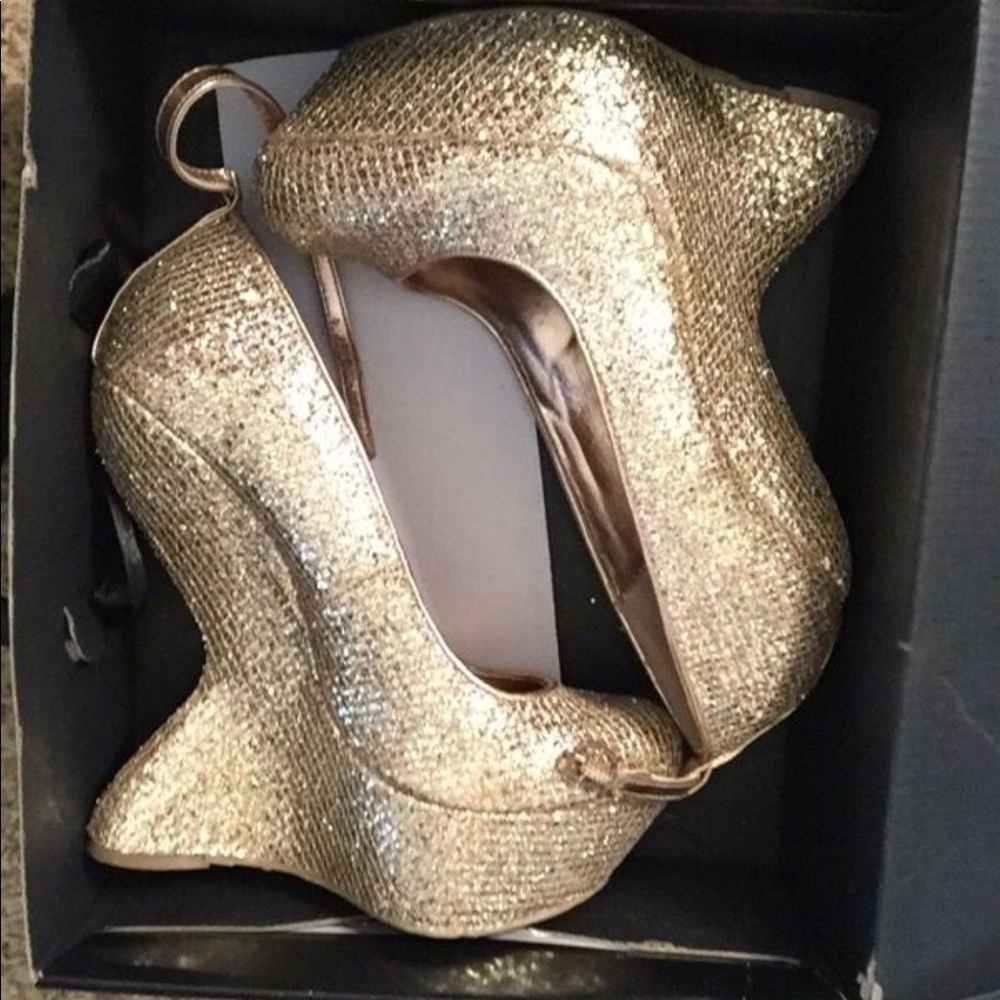 DONATED Gravity sequin heel - Picture 2 of 2